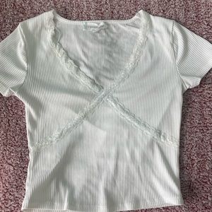 Cropped white laced shirt